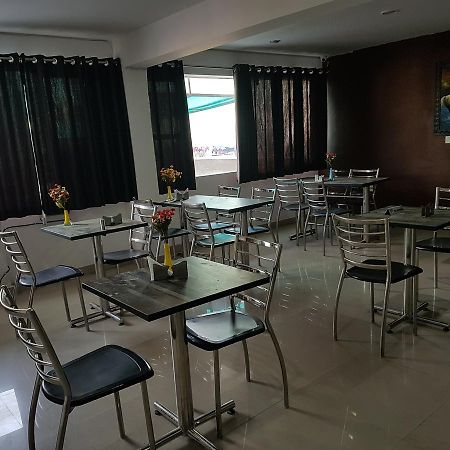 The Royal Crown Hotel Gurgaon Esterno foto