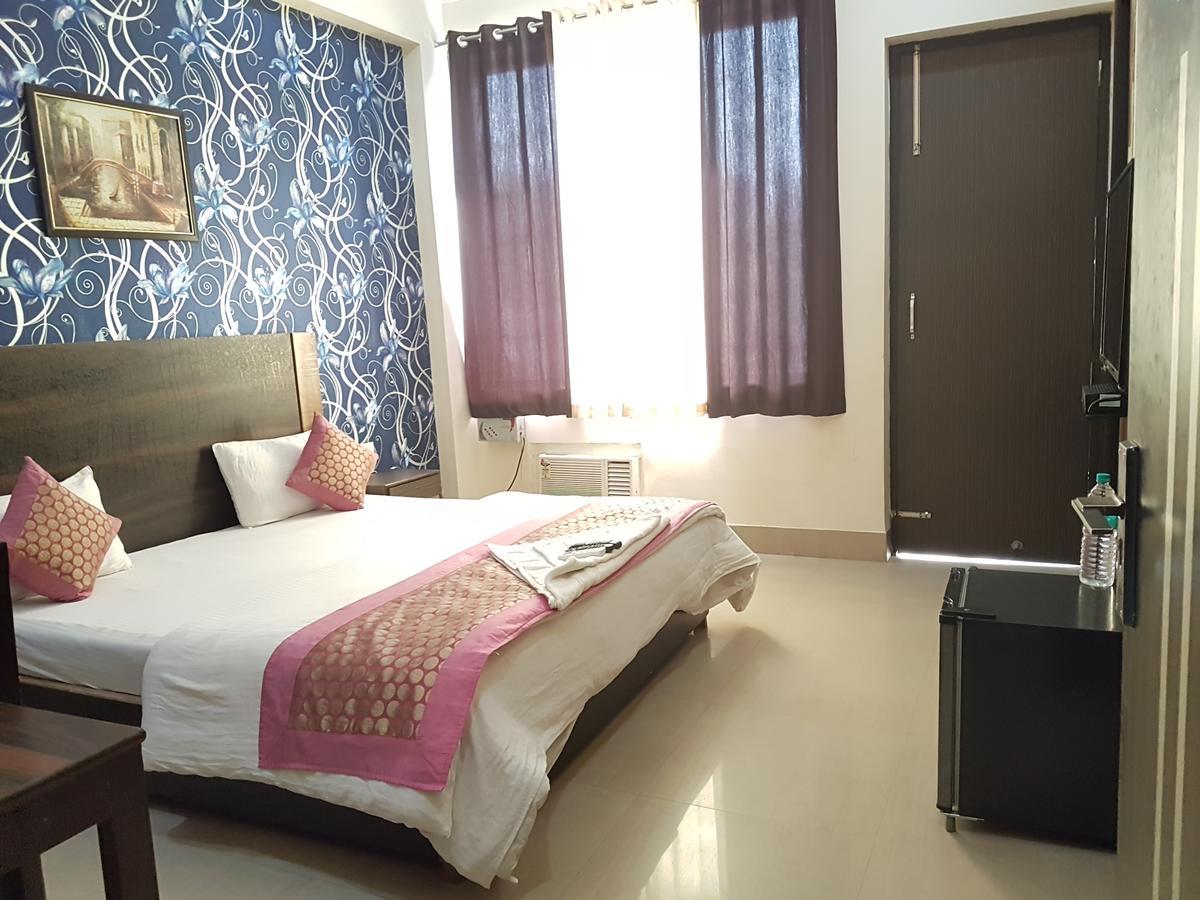 The Royal Crown Hotel Gurgaon Esterno foto