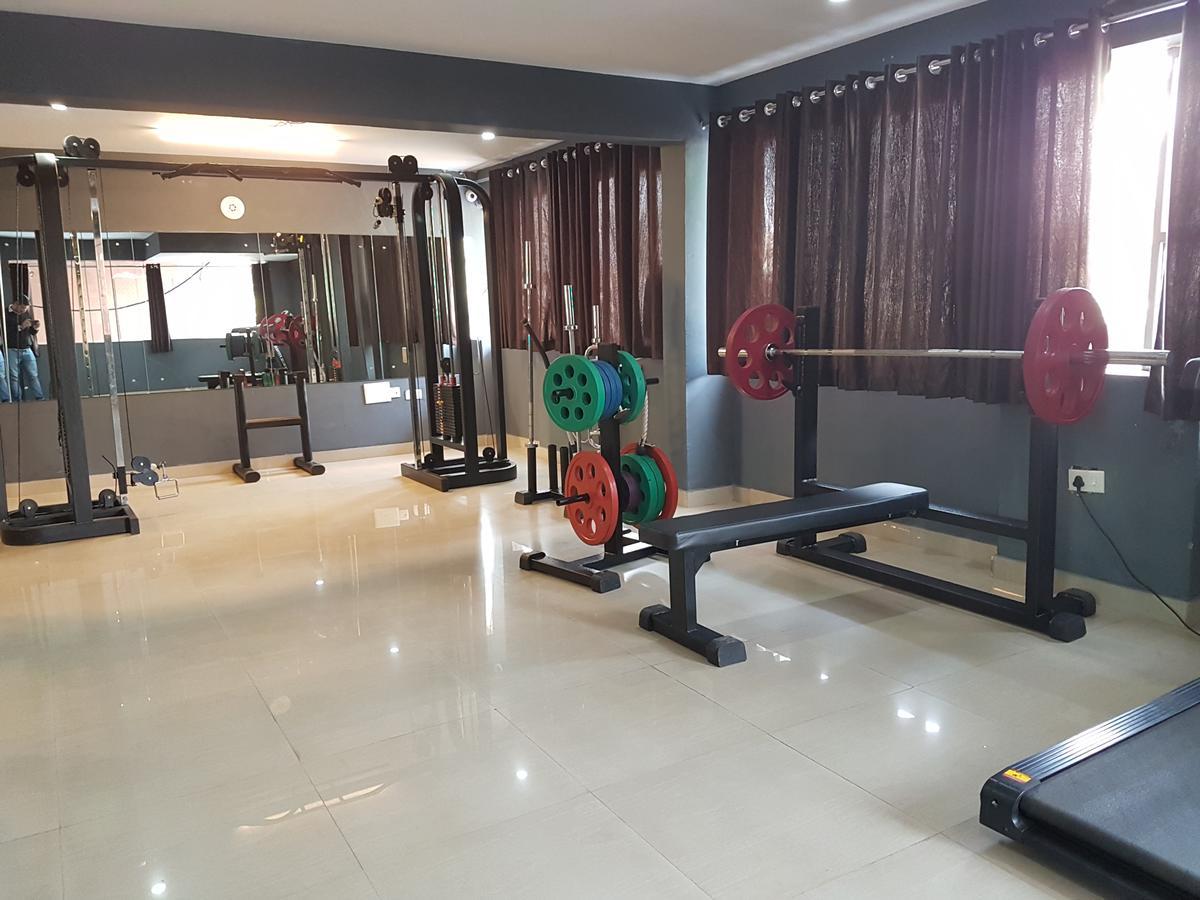 The Royal Crown Hotel Gurgaon Esterno foto
