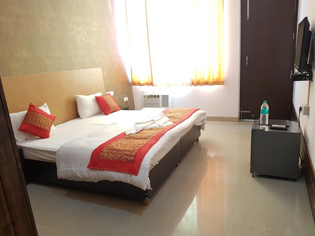 The Royal Crown Hotel Gurgaon Esterno foto