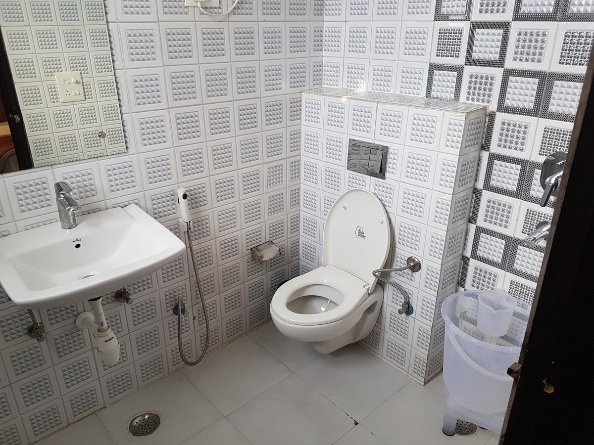 The Royal Crown Hotel Gurgaon Esterno foto