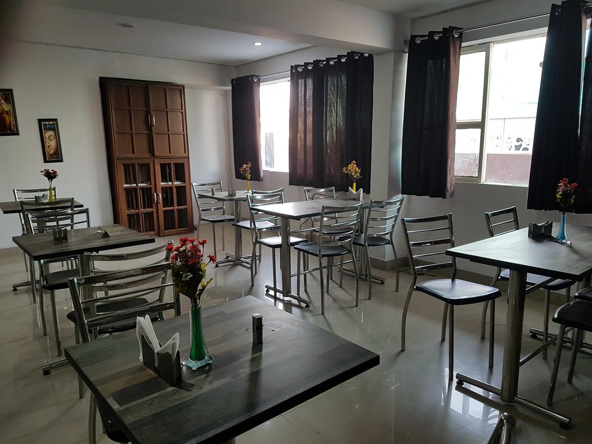 The Royal Crown Hotel Gurgaon Esterno foto