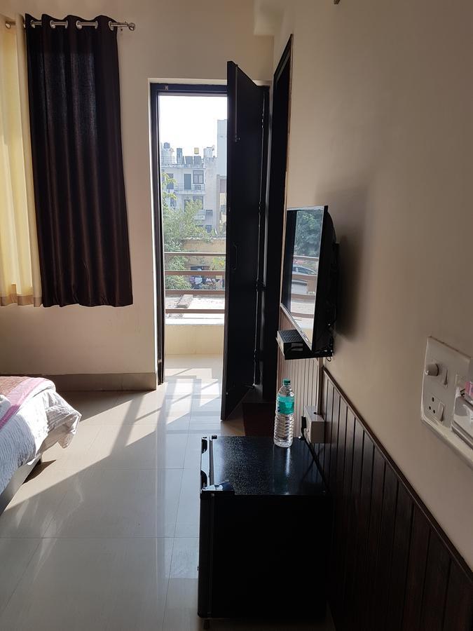 The Royal Crown Hotel Gurgaon Esterno foto