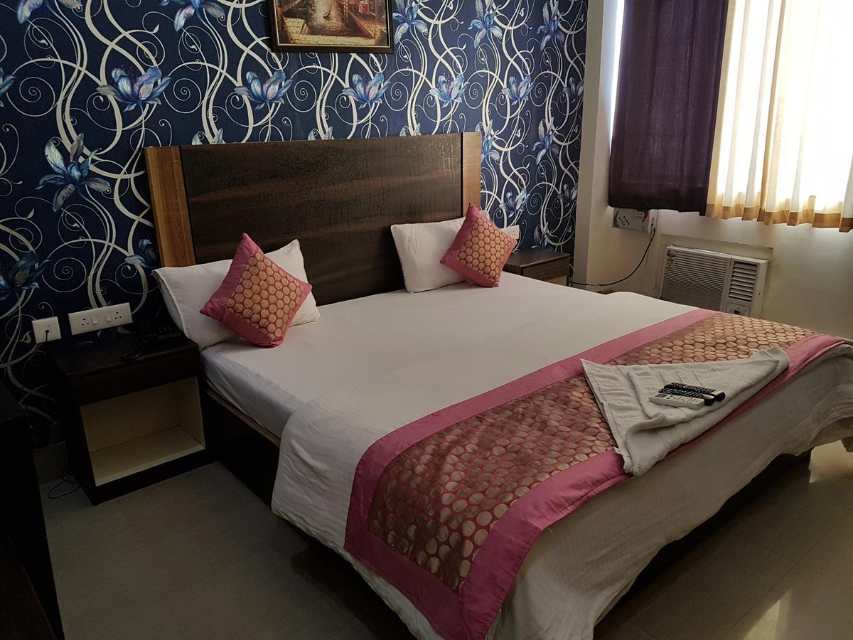 The Royal Crown Hotel Gurgaon Esterno foto